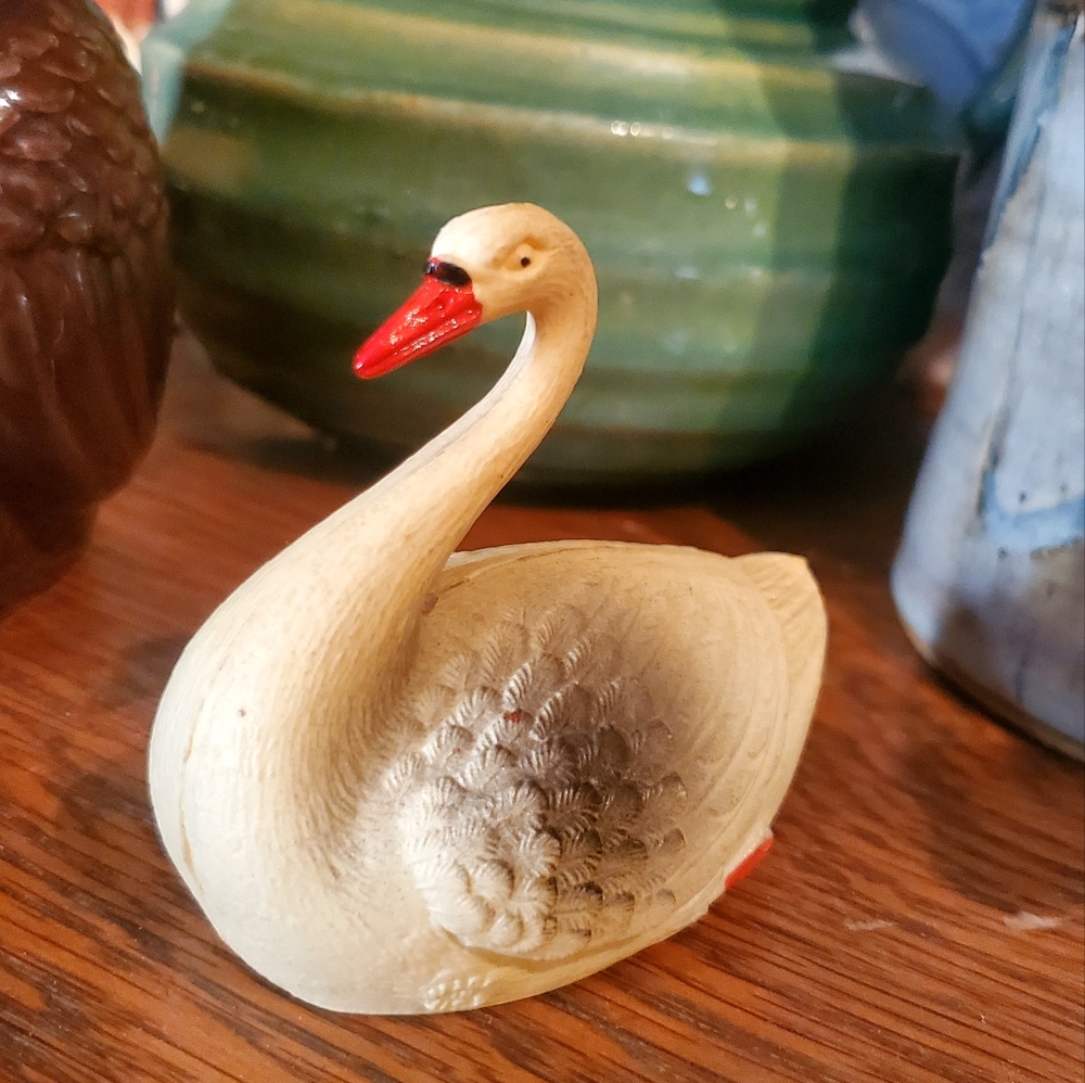 RARE FIND! 1920s Victorian Viscoloid Celluloid Swan USA Figurine.